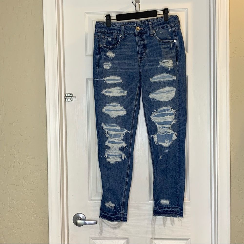 American Eagle Tomgirl Jeans Distressed Size 2